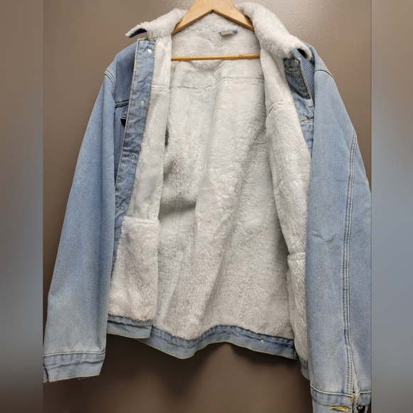 Light wash sherpa lined denim jacket - Picture 4 of 4